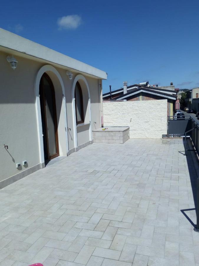 Luminoso Appartamento Con Terrazza......C.U......Q2483 Sìnnai エクステリア 写真