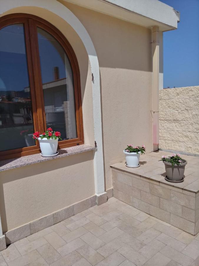 Luminoso Appartamento Con Terrazza......C.U......Q2483 Sìnnai エクステリア 写真